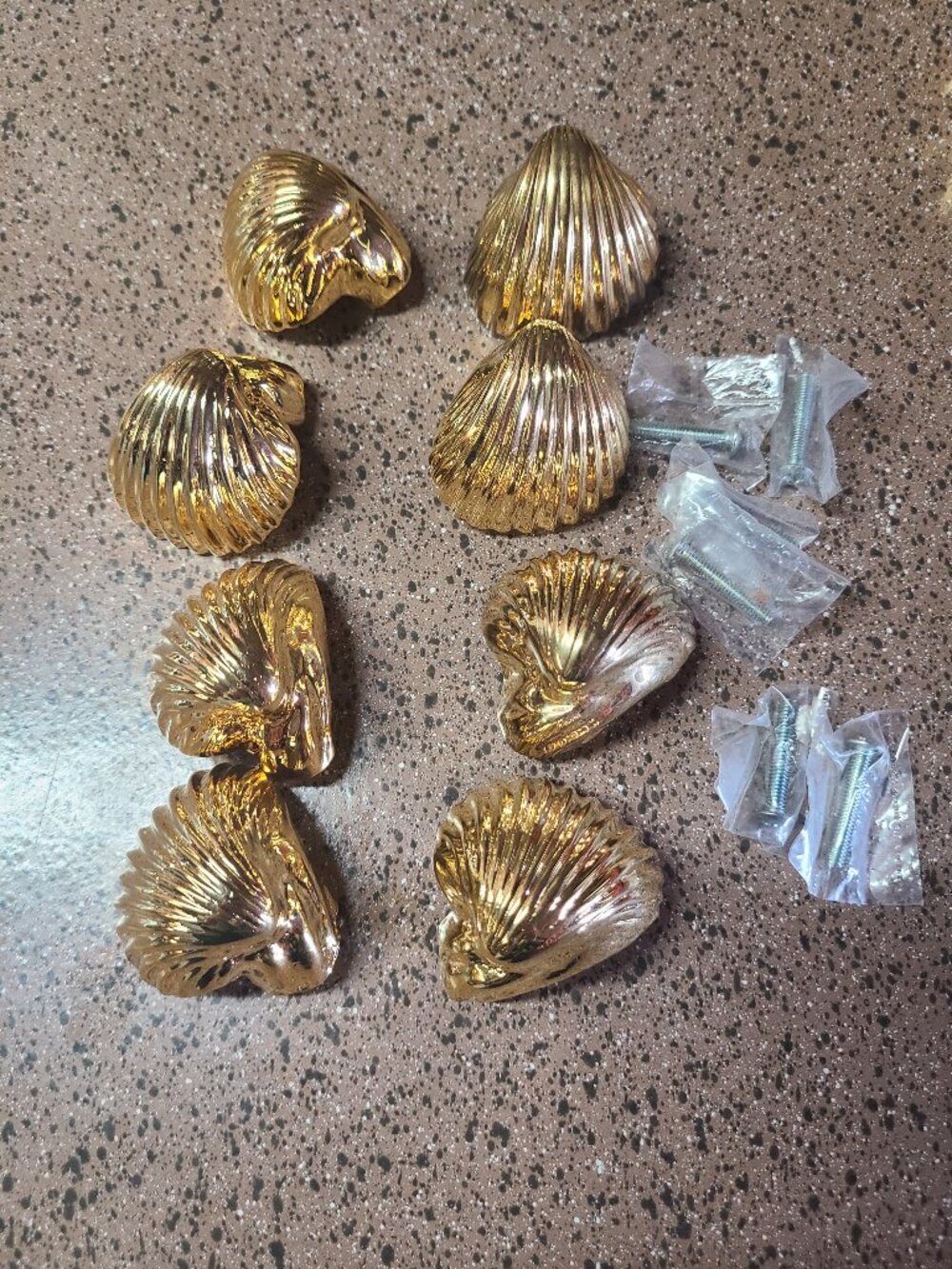 Lot of 8 Knob Hill Clam Shell Dresser Bureau Pull Lot of 8 Gold